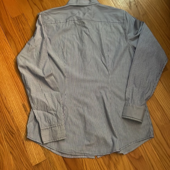 Gap long sleeves, buttons downs shirt, size M. Striped blue and white. - Picture 15 of 16